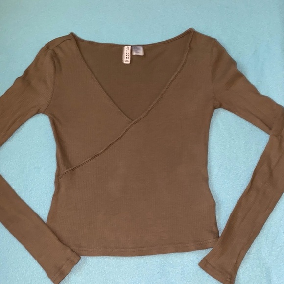 H&M DIVIDED faux wrap olive green stretchy rib knit long sleeve crop NEW size S - Picture 1 of 9
